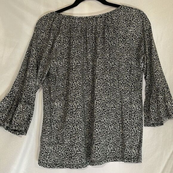 MICHAEL Michael Kors Black & White Flower w/ Bell Sleeves top Size Medium - Picture 3 of 9
